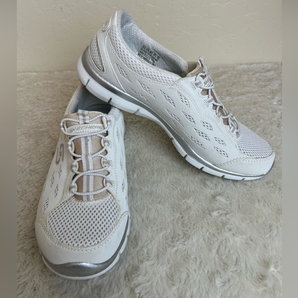 Skechers Gratis Going Places Womens Size 9.5 White Walking Shoes Sneakers